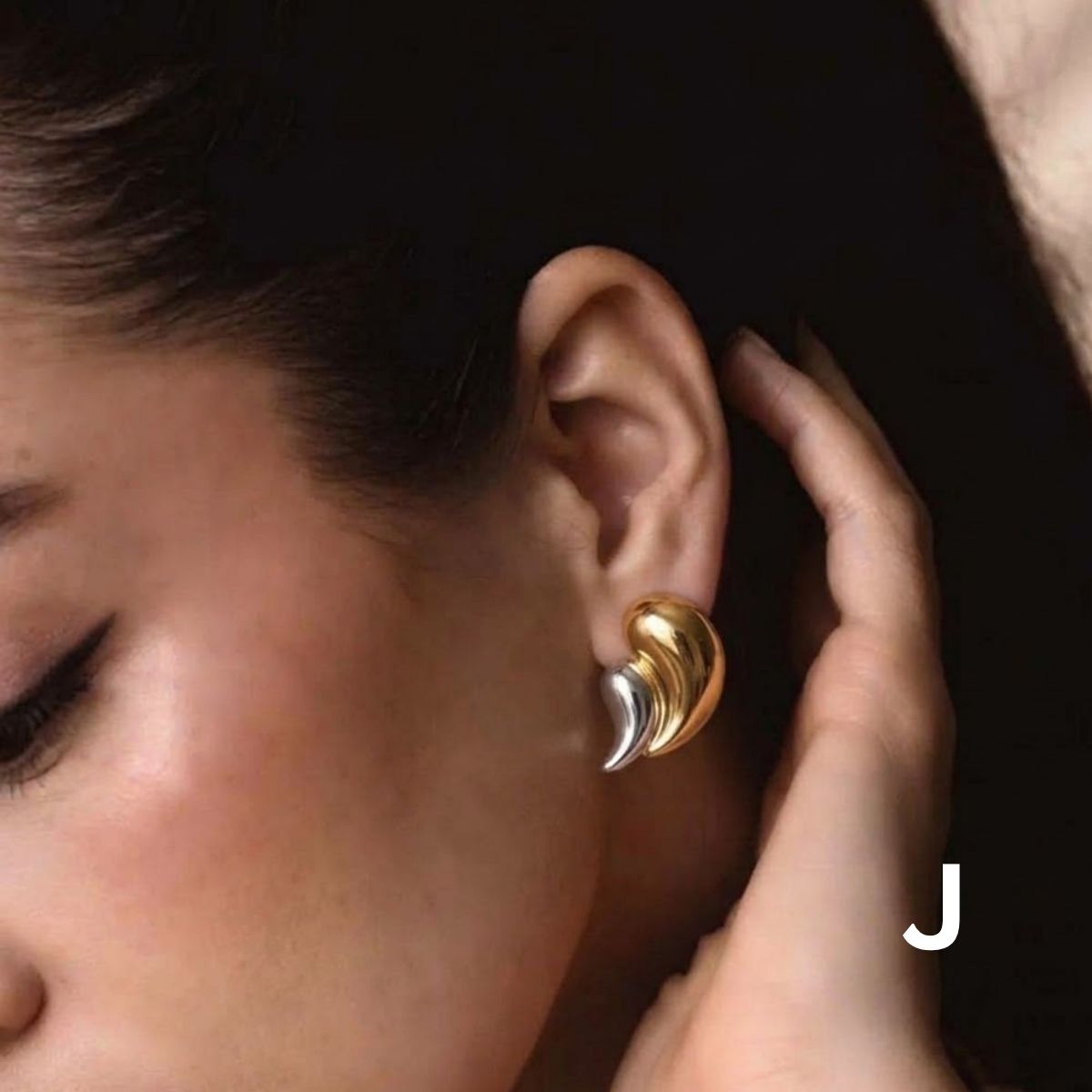 Titre du produit : Boucles d'oreilles Statement Sculpted Contour – Clous et créoles bicolores en acier inoxydable imperméable