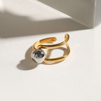 Anello importante Solstice Swirl - Fascia con sfera in acciaio inossidabile bicolore impermeabile
