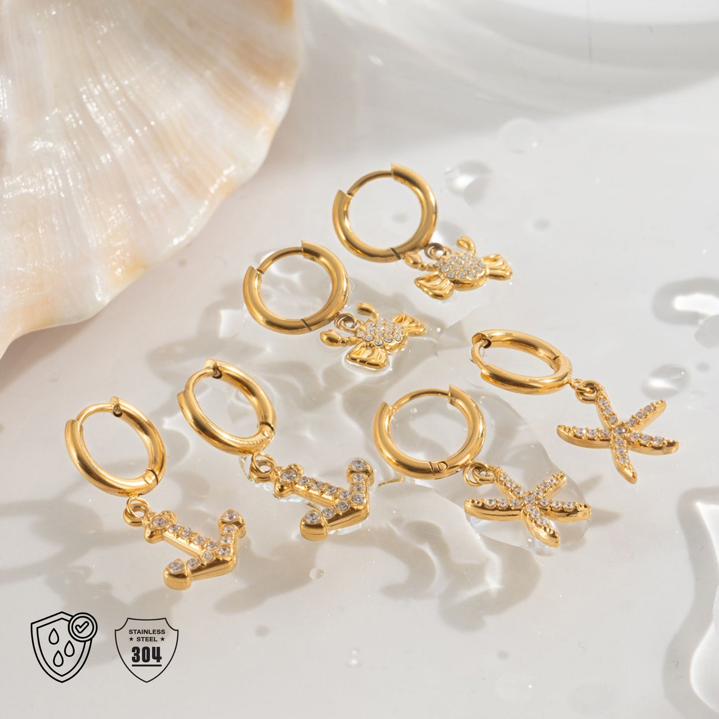 Boucles d'oreilles créoles Ocean Charms Drop Huggie - Acier inoxydable plaqué or 18 carats étanches