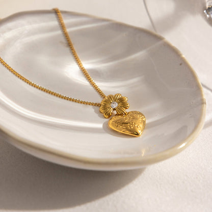 Waterproof Gold Daisy Heart Pendant Necklace & Drop Earrings – Hypoallergenic Floral Jewelry Set