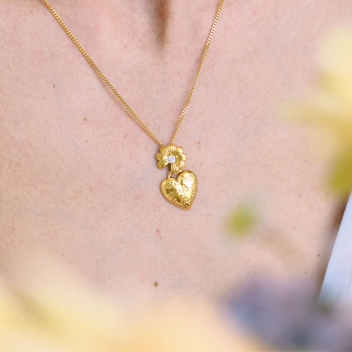 Waterproof Gold Daisy Heart Pendant Necklace & Drop Earrings – Hypoallergenic Floral Jewelry Set