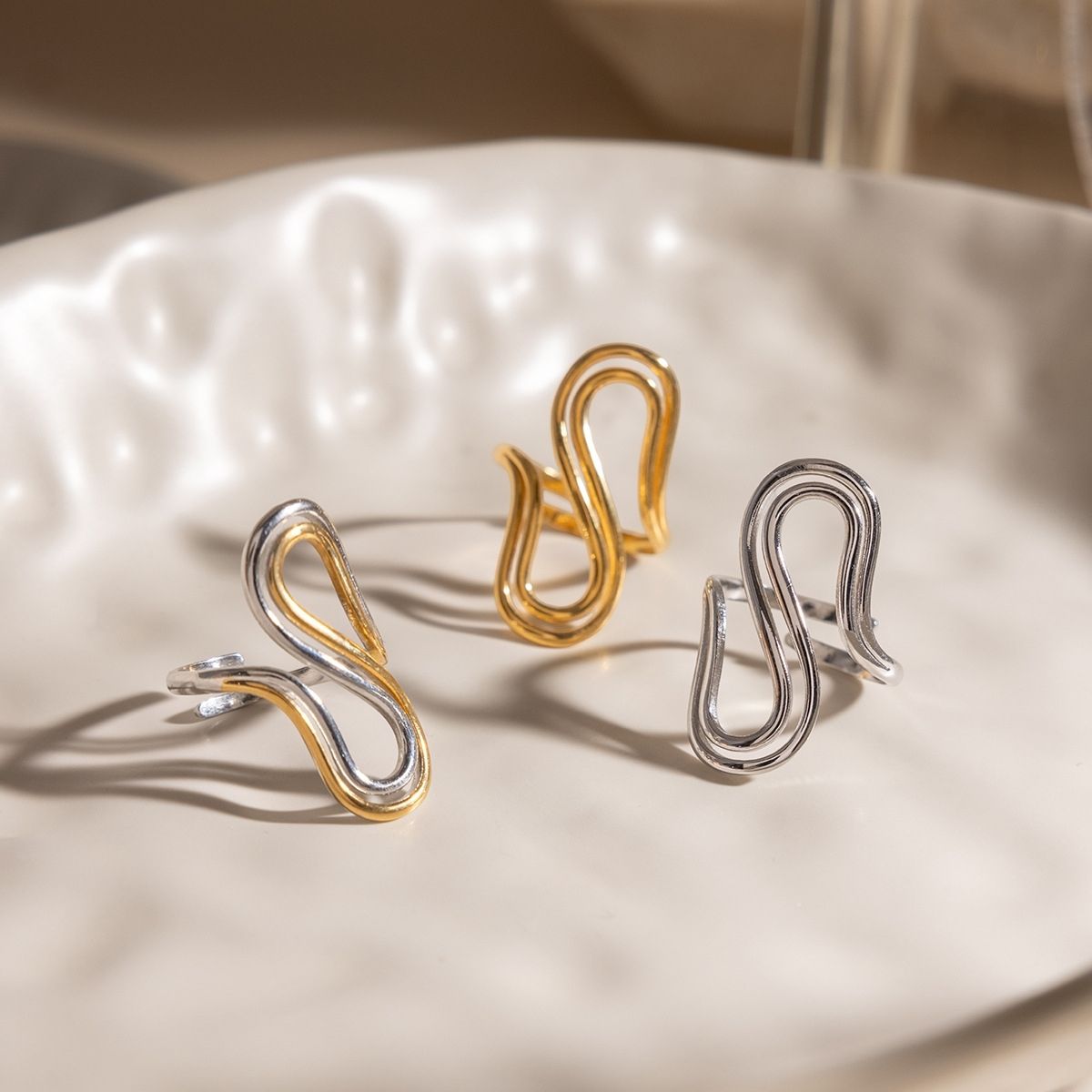 Bague Soren Wavy – Bagues en acier inoxydable bicolore, imperméables et résistantes au ternissement