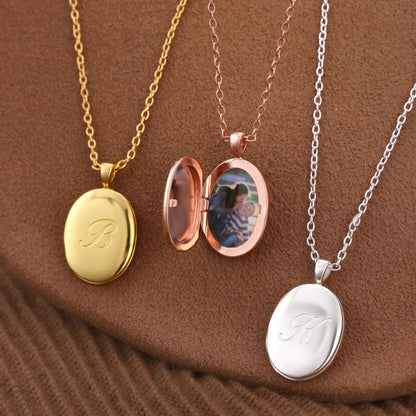 Collana con pendente a medaglione ovale personalizzato, foto e incisione di lettere