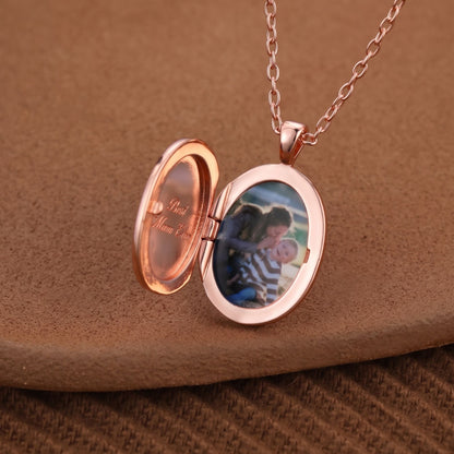 Collana con pendente a medaglione ovale personalizzato, foto e incisione di lettere