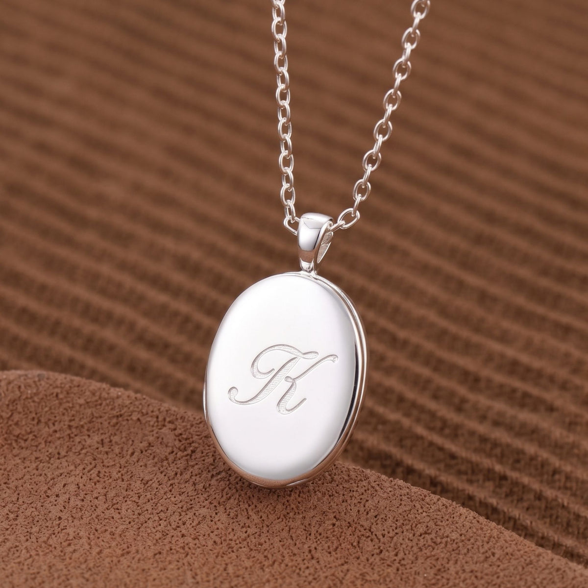Collana con pendente a medaglione ovale personalizzato, foto e incisione di lettere