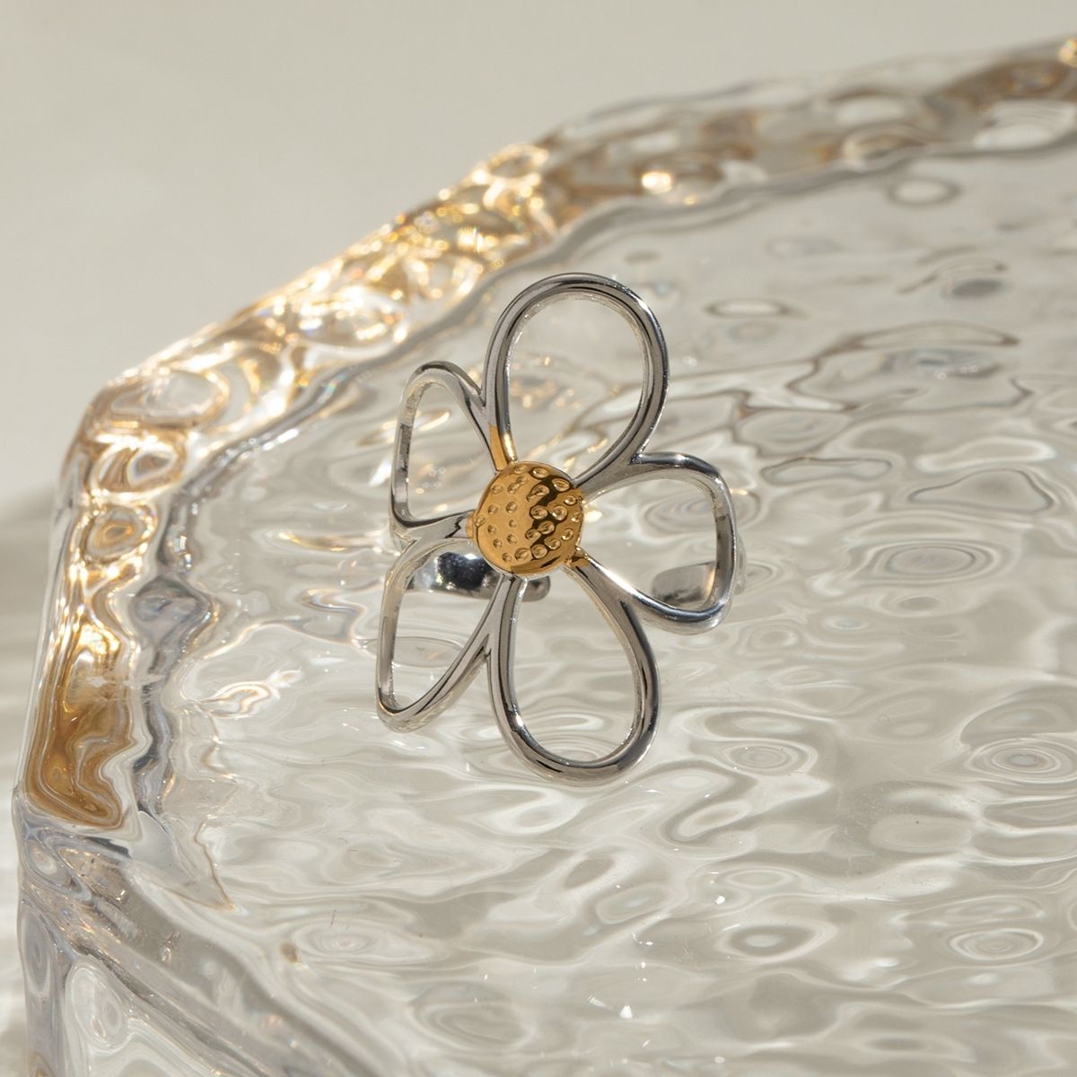 Bague Flora – Bague fleur en acier inoxydable bicolore et imperméable