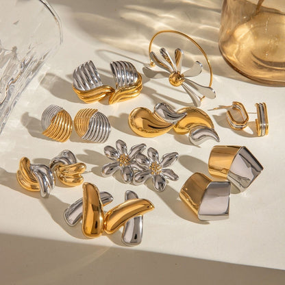 Titre du produit : Boucles d'oreilles Statement Sculpted Contour – Clous et créoles bicolores en acier inoxydable imperméable